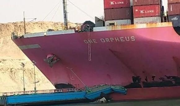 ONE旗下一艘集装箱船通过苏伊士运河时突然失控