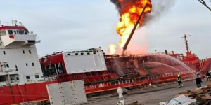 港口遭袭致多船受损，一艘LPG运输船起火