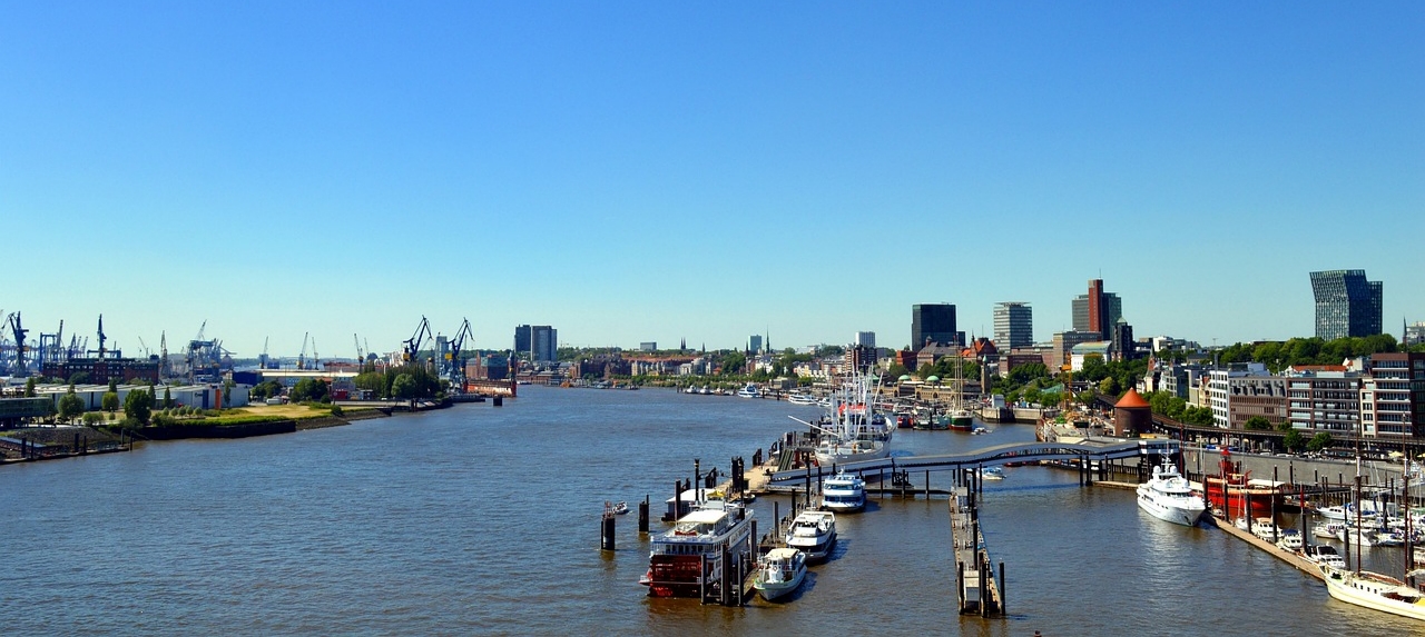 德国汉堡港发生剧烈爆炸，中欧物流动脉突发事故