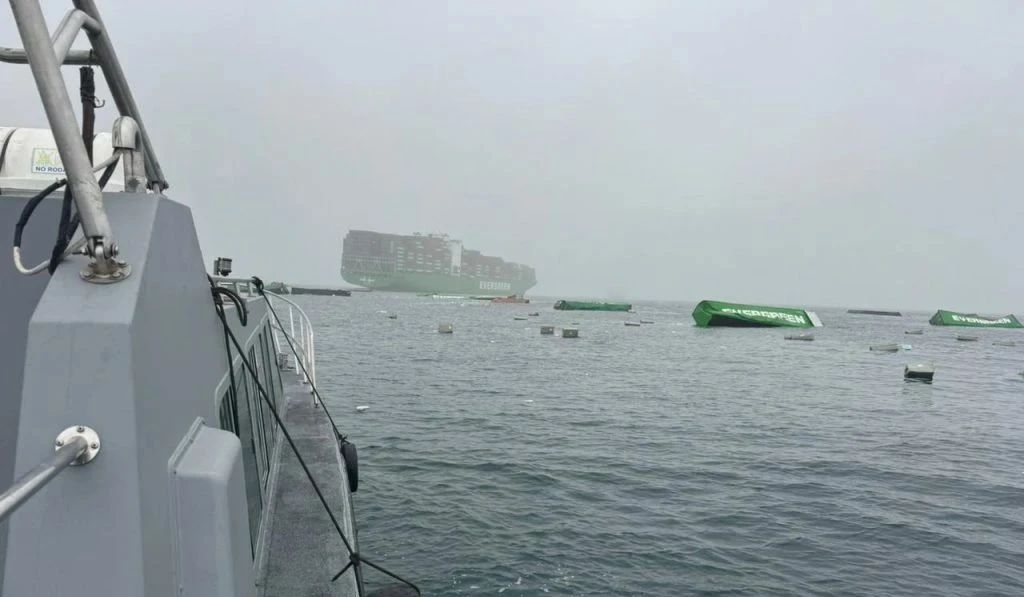 长荣Ever Lunar“长月轮”集装箱坠海，曾挂靠盐田、上海、宁波以及香港