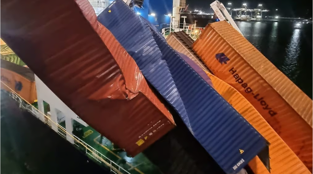 24000标箱巨轮作业时撞船，集装箱倒塌落海，货运险可否主张索赔?