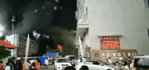 东莞虎门怀德一工厂突发大火，浓烟滚滚火势凶猛！东莞近期第8起！